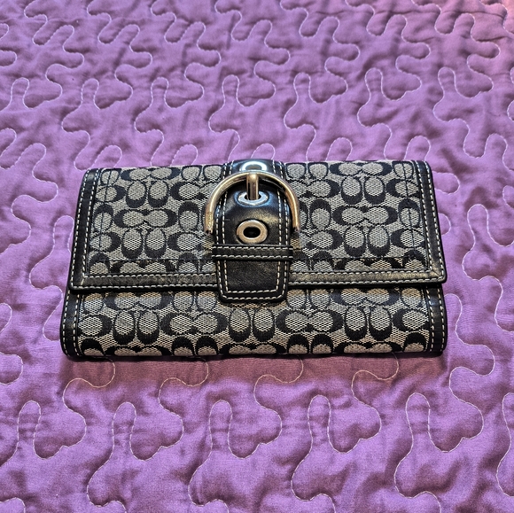 Coach Signature Large Wallet - Picture 2 of 7